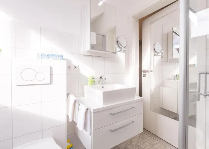 Frau-Clara-Haus-Ecke-4 *